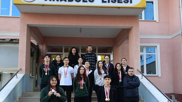 Türkeli Anadolu Lisesi'nden 5 il birinciliği