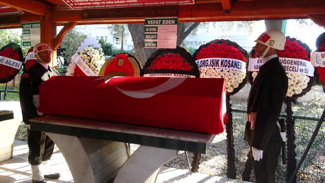 Emekli Tümgeneral Gürsel Öztürk Antalya'da son yolculuğuna uğurlandı