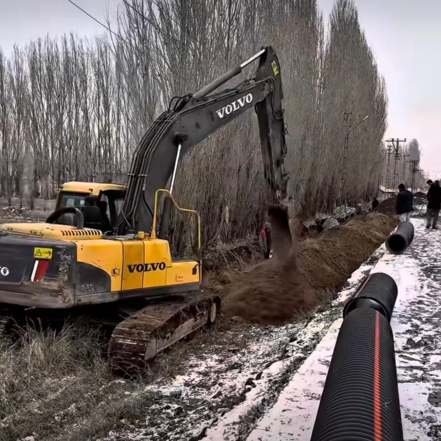 Patnos Belediyesi saha çalışmalarını sürdürüyor