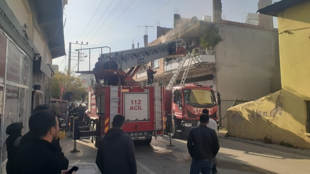 Osmaniye'de evde çıkan yangın söndürdü