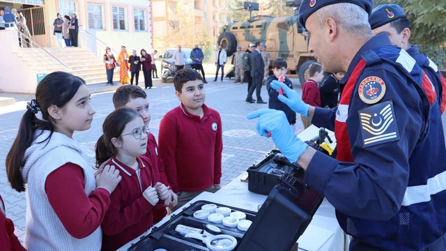 Kilis'te "Yerli Malı Haftası"nda öğrencilere yerli ve milli araçlar tanıtıldı