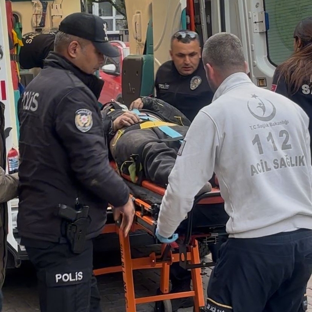 Çatıdan düşen genç hayatını kaybetti