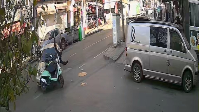Çorlu'da otomobille motosiklet kafa kafaya çarpıştı: 1 yaralı