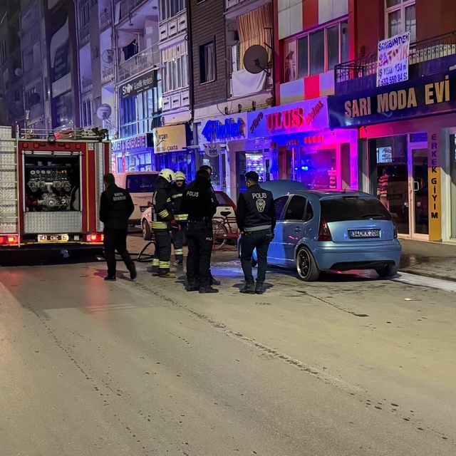Ereğli'de park halindeki otomobilde yangın çıktı
