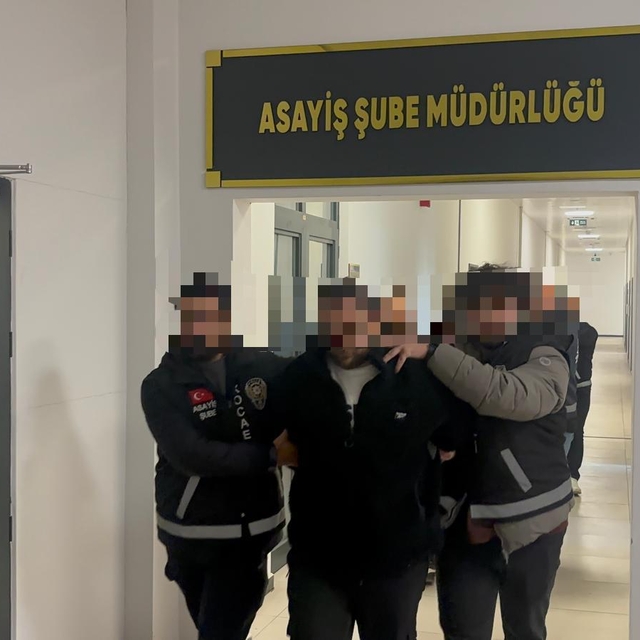 1'i futbolcu 3 kişinin yaralandığı silahlı kavgada 2 tutuklama