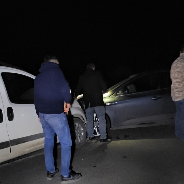 Konya'da otomobil ile hafif ticari araç çarpıştı: 8 yaralı