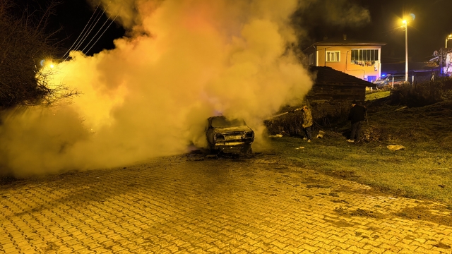 Çorum'da yanan otomobil kullanılamaz hale geldi