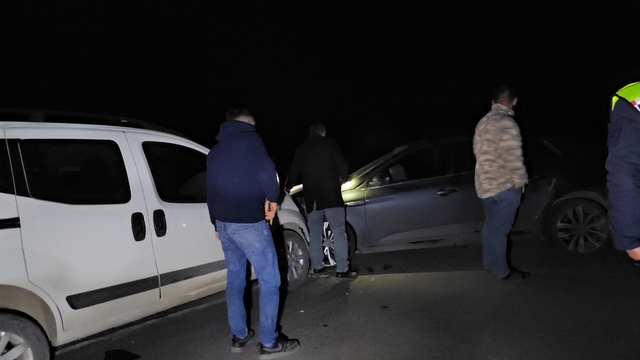 Konya'da otomobil ile hafif ticari araç çarpıştı: 8 yaralı