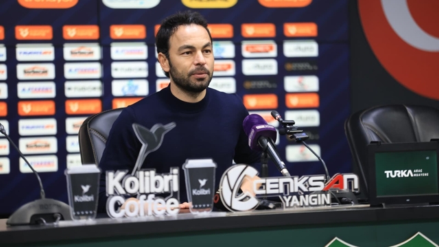 Selçuk İnan: "23 puan çok iyi puan"
Kocaelispor Teknik Direktörü Selçuk İnan:
"1-2 oyuncu transfer edeceğiz"