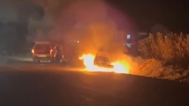 Şanlıurfa'da bir kişi otomobilini ateşe verdi