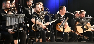 Adliye mensupları, meslektaşlarının konserinde doyasıya eğlendi
Konserde Başsavcı Korkmaz'da şarkı seslendirdi