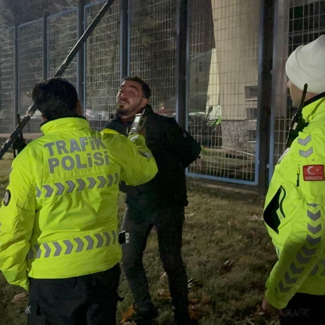 Kayseri'de polisin 'dur' ihtarına uymayarak, kaçan alkollü sürücü alkometre...