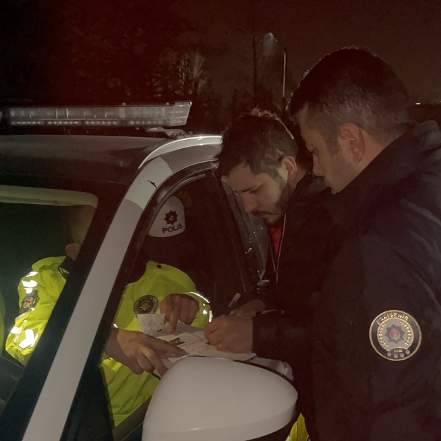 Alkolden 2 kez ehliyetini kaptıran sürücü kazada 3'üncü kez yakalandı
Alkol...