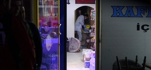 Antalya'da markette cinayet: 2 ölü
Market sahibi, çıkan tartışmada 2 kişiyi tabancayla vurarak öldürdü