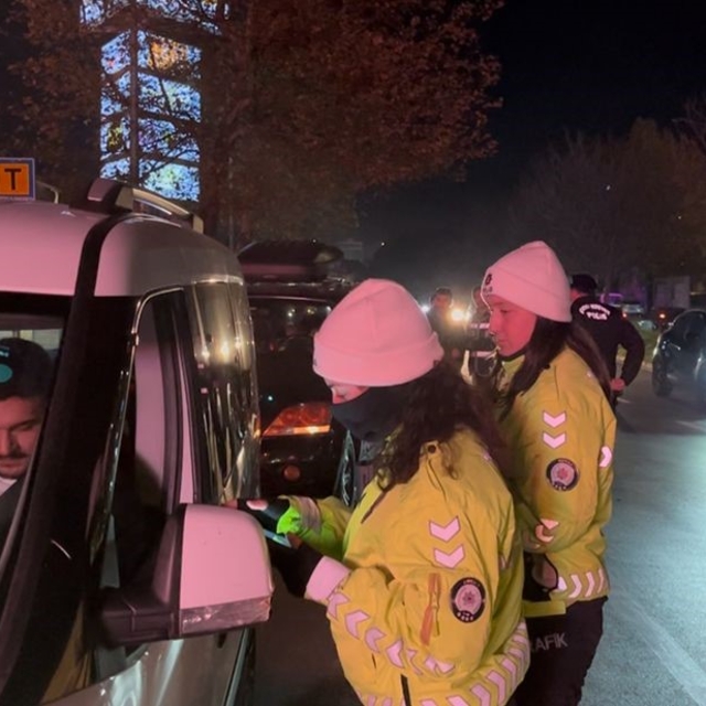 Bursa'da asayiş uygulamaları aralıksız devam ediyor
Uygulamalarda 402 şahıs...