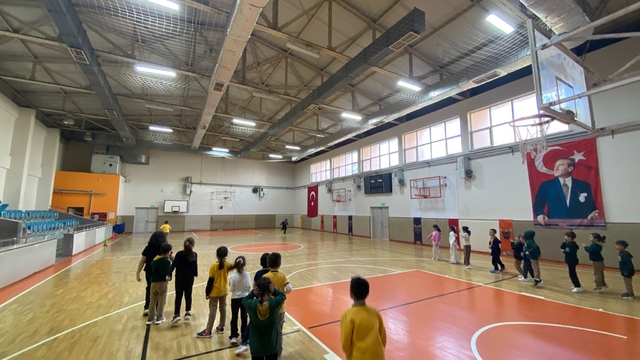 Çocuklar geleneksel çocuk oyunlarını oynadı