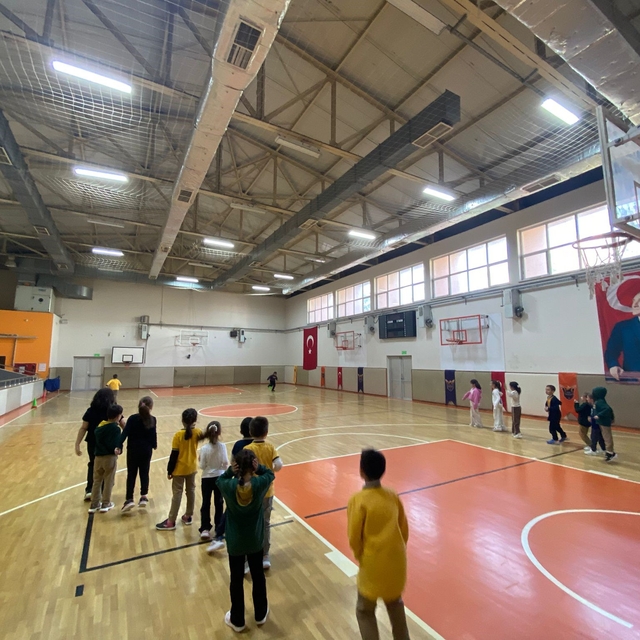 Çocuklar geleneksel çocuk oyunlarını oynadı