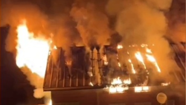 Yayla evi alev alev yandı