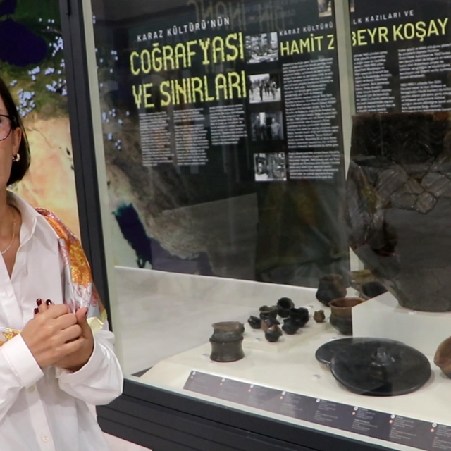 Karaz seramiklerindeki motifleri inceledi