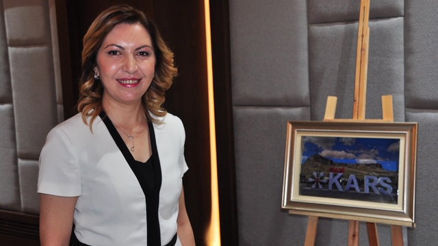 Üniversiteli Pınar, Kars'ı tanıtan rölyef sergisinin gelirini lösemili çocuklara bağışlayacak