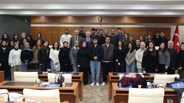 Başkan Sekmen, EBYÜ Hukuk Fakültesi öğrencilerini ağırladı