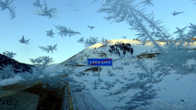 Erzurum, Kars ve Ardahan'da soğuk hava dondurdu