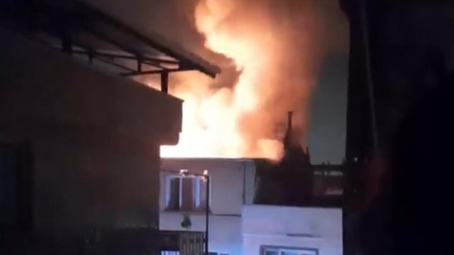 Bursa'da çatı yangını mahalleyi ayağa kaldırdı