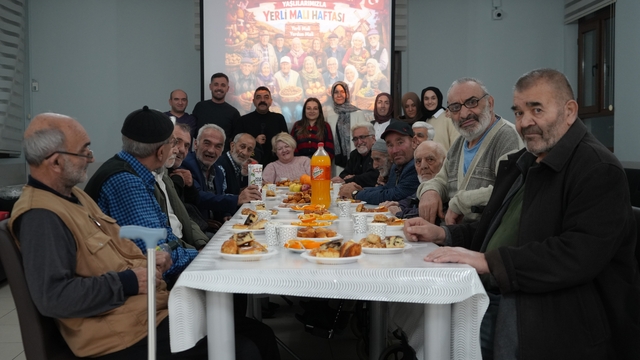 Çocuklar gibi şendiler: Yerli Malı Haftası Bayburt'taki huzurevinde neşeyle kutlandı