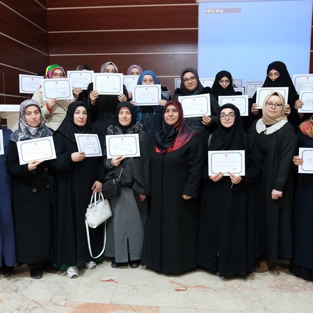 Geçici öğreticilere katılım belgeleri takdim edildi