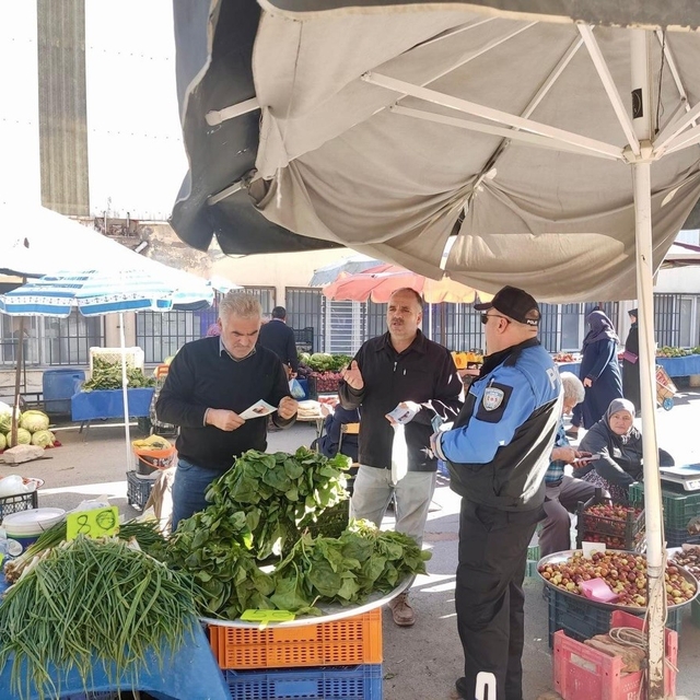 Kütahya Emniyeti'nden semt pazarlarında güvenlik bilgilendirmesi