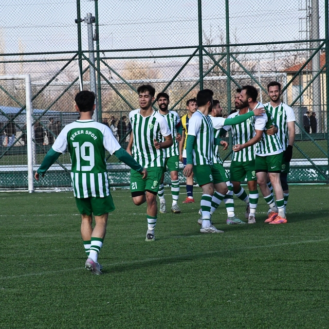 Zirvede Şekerspor damgası