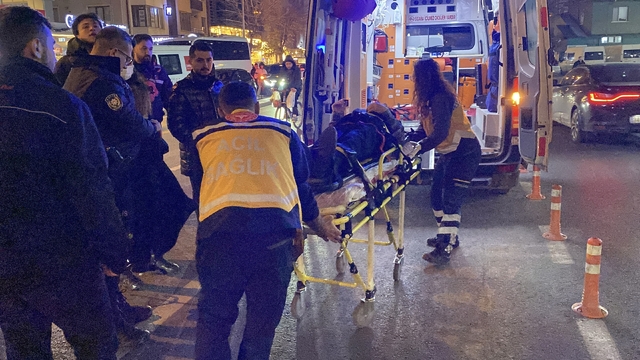 Eskişehir'de bastonlu yaşlı adama çarpan otomobil sürücüsü kaçtı
Çarpma sonrası yere yığılan yaşlı adam hastaneye kaldırıldı