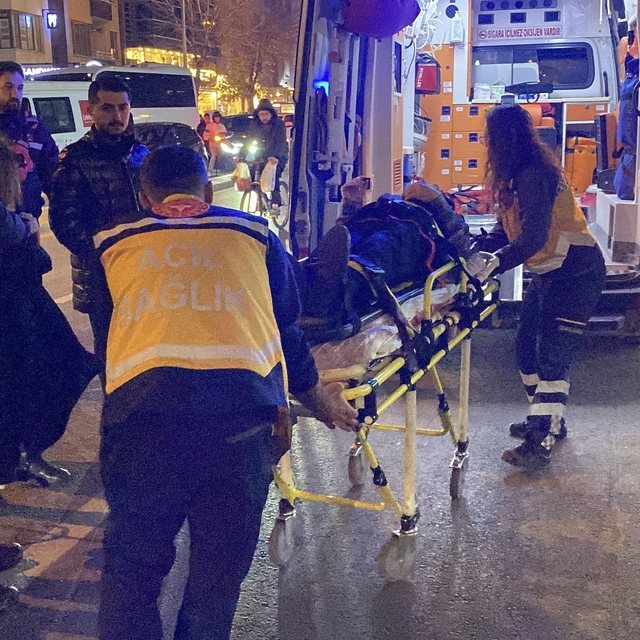 Eskişehir'de bastonlu yaşlı adama çarpan otomobil sürücüsü kaçtı
Çarpma son...