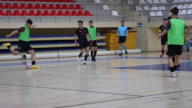 Bilecik'te genç erkekler futsal müsabakaları büyük heyecana sahne oluyor