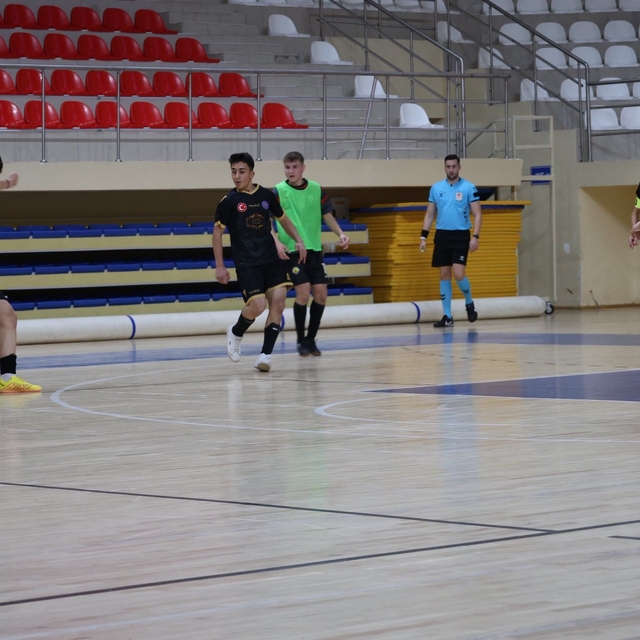 Bilecik'te genç erkekler futsal müsabakaları büyük heyecana sahne oluyor