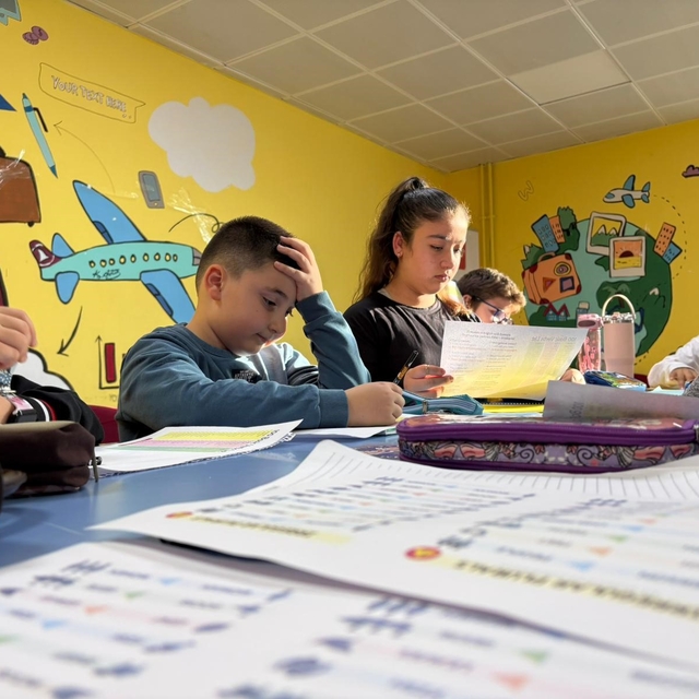 Menteşe'de çocuklar İngilizceyi eğlenerek öğreniyor