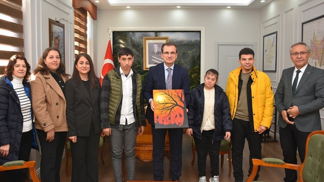 Kaymakam Güldoğan, Özel Eğitim öğrencilerini makamında ağırladı