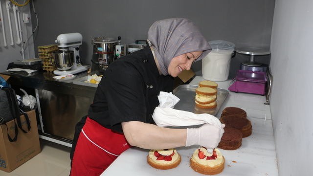 Kursa gidip, çocukluk hayali pastacılığa başladı