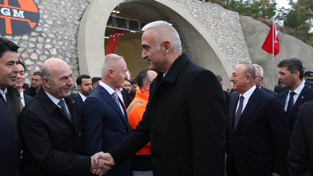 Bakan Ersoy, Antalya-Alanya Doğu Çevre Yolu ve Demirtaş Kavşağı'nın açılışında konuştu: