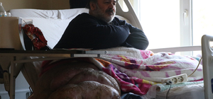 5 yıldır evden çıkamayan 300 kiloya ulaşan fil hastasının hayali; eşiyle kol kola caddede gezmek