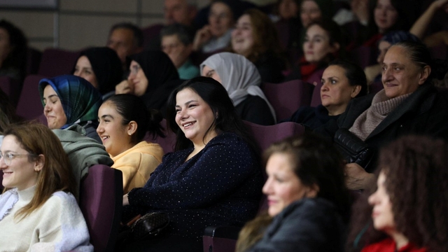 Kartepe'de tiyatro şöleni