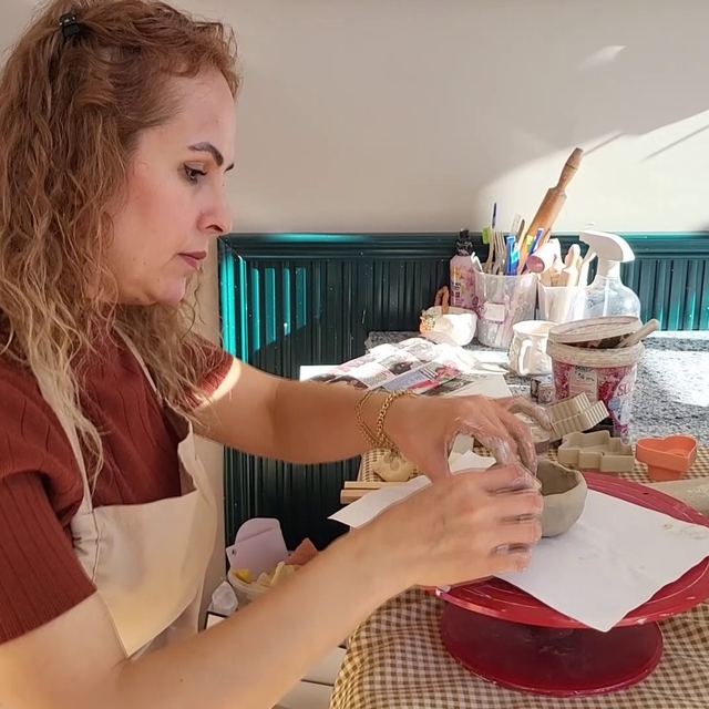 Depremde yaşadıklarını unutmak için sanata yöneldi