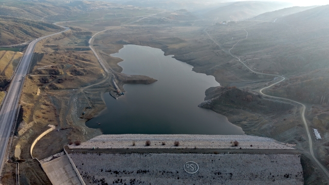 Çorum'da iki baraj kuruma noktasına geldi: Belediyeden tasarruf çağrısı
Çorum'daki 4 barajda 6 milyon 610 bin metreküp su kaldı