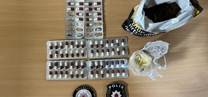 3 kişinin üstünde 71 sentetik ecza hap ele geçirildi