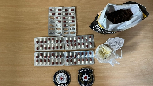 3 kişinin üstünde 71 sentetik ecza hap ele geçirildi
