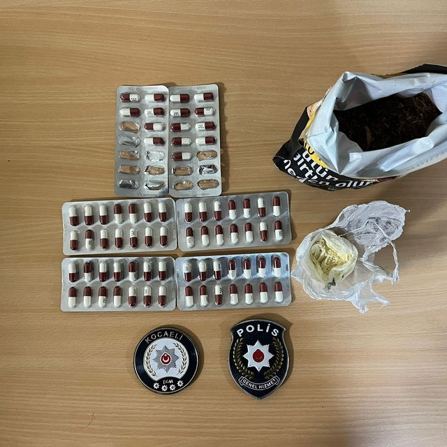 3 kişinin üstünde 71 sentetik ecza hap ele geçirildi
