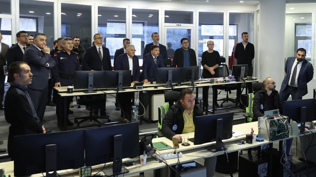 Vali Çiçek ve Başkan Büyükkılıç Trafik Kontrol Merkezi'nde