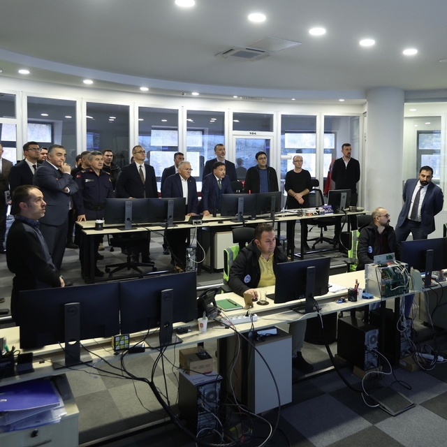 Vali Çiçek ve Başkan Büyükkılıç Trafik Kontrol Merkezi'nde