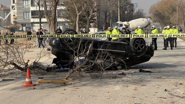 Konya'da devrilen otomobildeki 1 kişi hayatını kaybetti