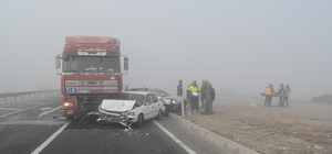 TIR, kırmızı ışıkta duran 4 araca çarptı